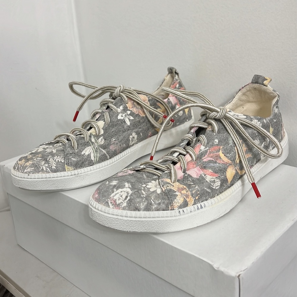 SALE ✨ Think! Floral Tennis Shoes - Light Grey Flower Sneakers
